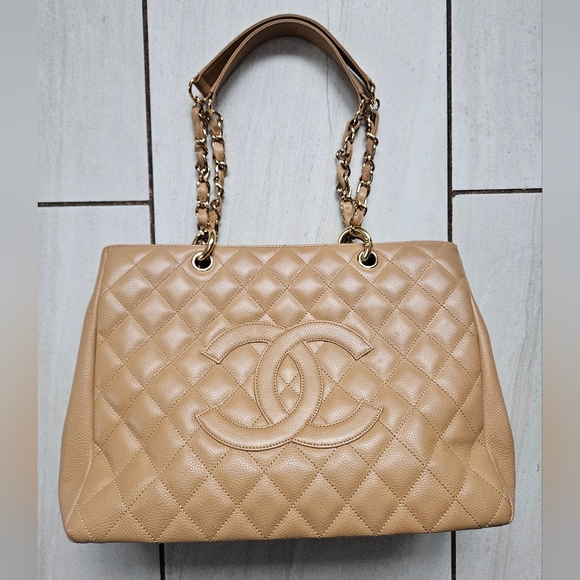 CHANEL Handbags - Chanel Caviar GST Tan Gold Chain Quilted Leather Bag EUC